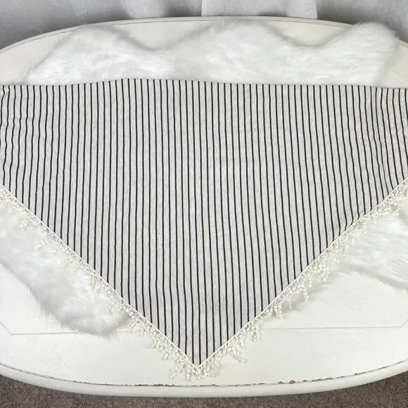 ⚓️ NWOT Oatmeal Black Striped Triangle Bandanna Scarf Lace Fringe Forever 21 OS - Picture 4 of 16